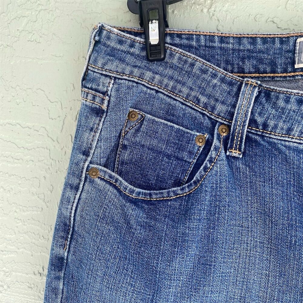 Levi's Women's Mid Rise Bootcut Jeans Size 10 Blue Medium Wash - Picture 3 of 11